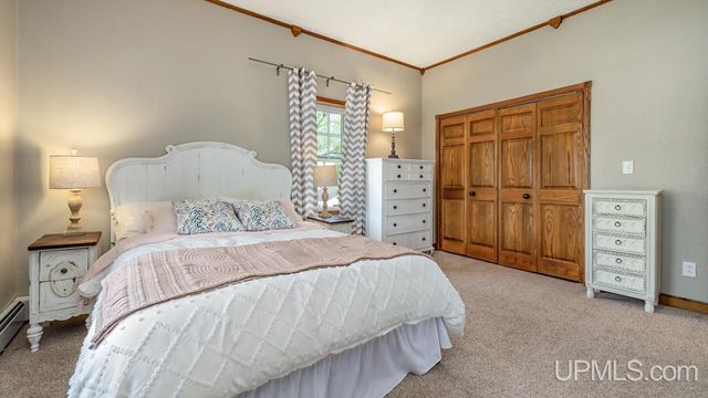 703 Michigan Avenue, Gladstone, MI 49837