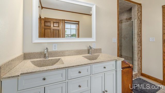 703 Michigan Avenue, Gladstone, MI 49837