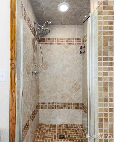 703 Michigan Avenue, Gladstone, MI 49837