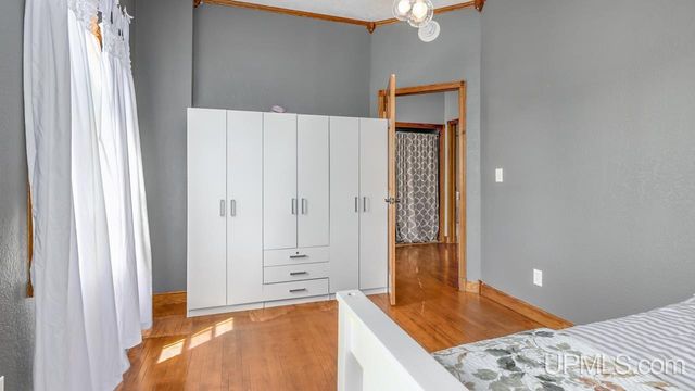 703 Michigan Avenue, Gladstone, MI 49837