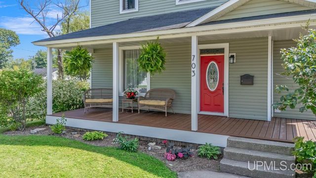 703 Michigan Avenue, Gladstone, MI 49837