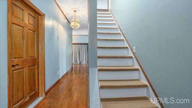 703 Michigan Avenue, Gladstone, MI 49837