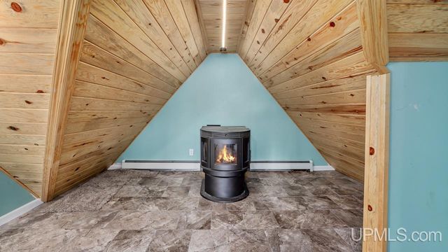 703 Michigan Avenue, Gladstone, MI 49837