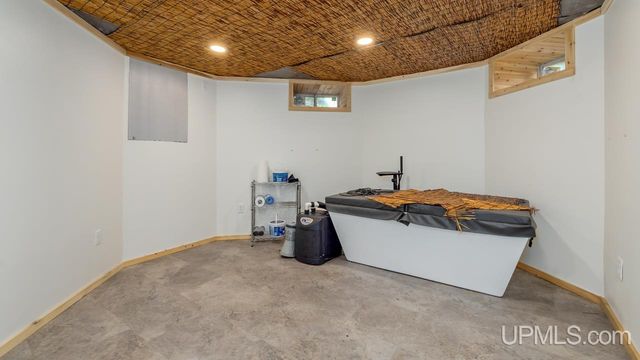 703 Michigan Avenue, Gladstone, MI 49837