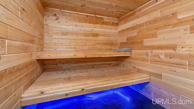 703 Michigan Avenue, Gladstone, MI 49837