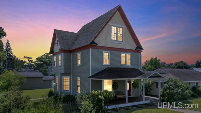 703 Michigan Avenue, Gladstone, MI 49837