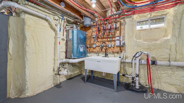 703 Michigan Avenue, Gladstone, MI 49837