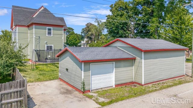 703 Michigan Avenue, Gladstone, MI 49837