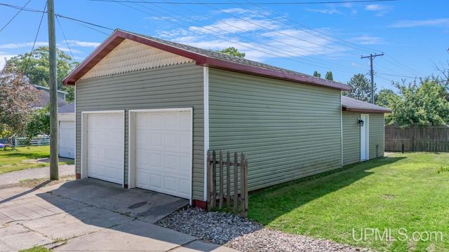 703 Michigan Avenue, Gladstone, MI 49837