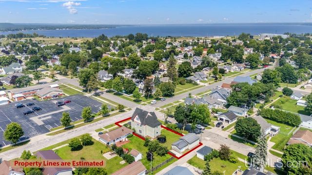 703 Michigan Avenue, Gladstone, MI 49837