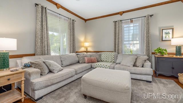 703 Michigan Avenue, Gladstone, MI 49837