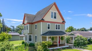 703 Michigan Avenue, Gladstone, MI 49837