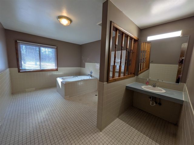 4464 Fisher Estates Lane, Update, MI 48065