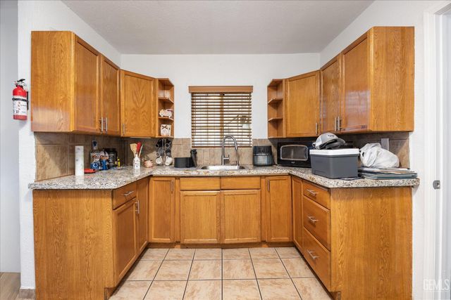 209 Pacific Avenue, Shafter, CA 93263