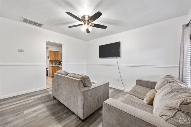 209 Pacific Avenue, Shafter, CA 93263