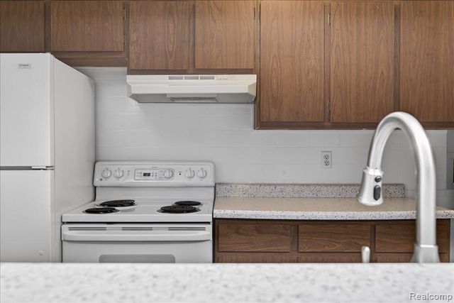 3121 Sunnyside Court, Lake Orion, MI 48360