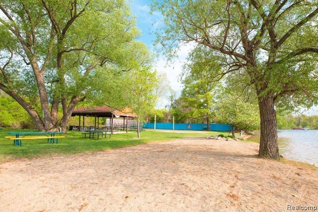 3121 Sunnyside Court, Lake Orion, MI 48360