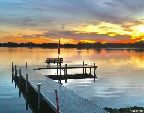 3121 Sunnyside Court, Lake Orion, MI 48360