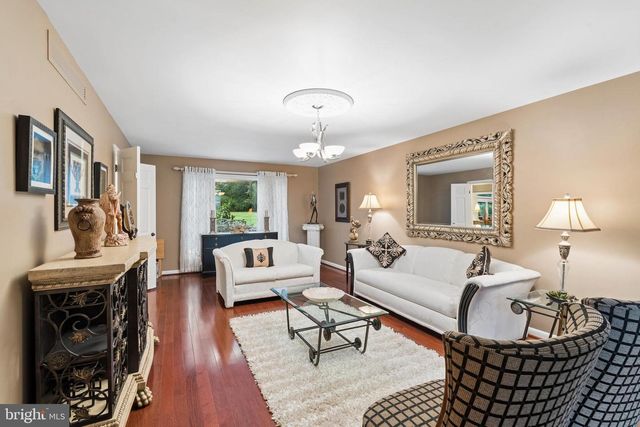 300 CHAPELWOOD LN, Lutherville Timonium, MD 21093