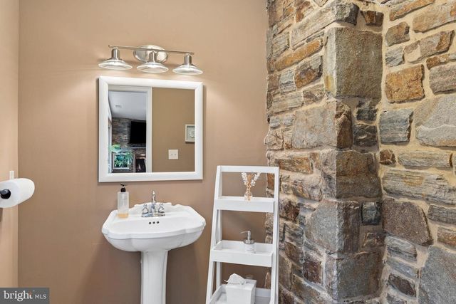 300 CHAPELWOOD LN, Lutherville Timonium, MD 21093