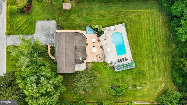 300 CHAPELWOOD LN, Lutherville Timonium, MD 21093