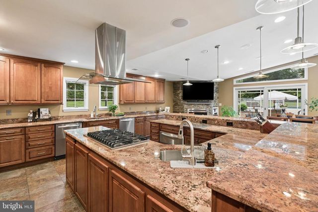 300 CHAPELWOOD LN, Lutherville Timonium, MD 21093