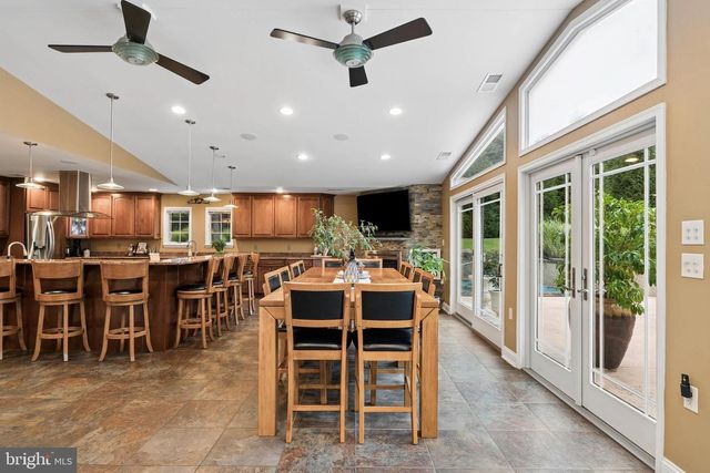 300 CHAPELWOOD LN, Lutherville Timonium, MD 21093