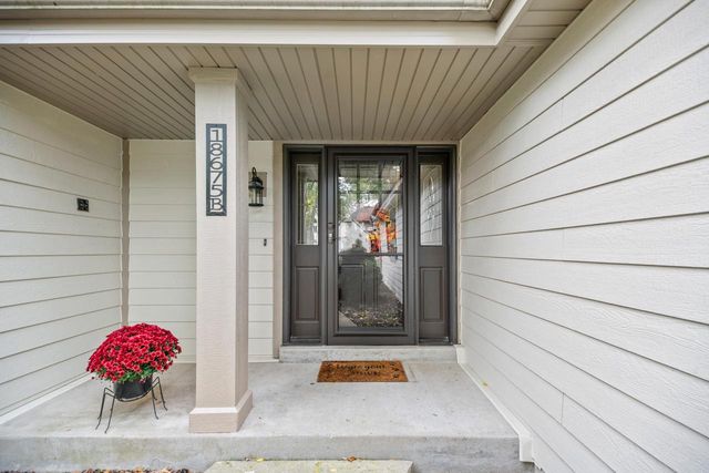 18675 St Andrew LANE #B, Brookfield, WI 53045