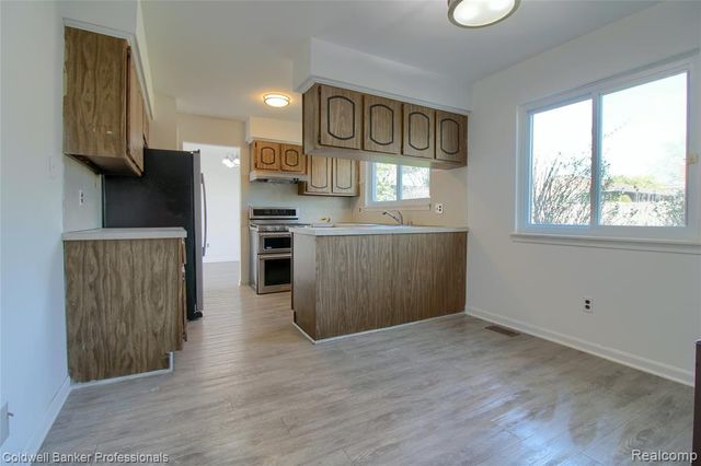 1581 Trail Drive, Trenton, MI 48183