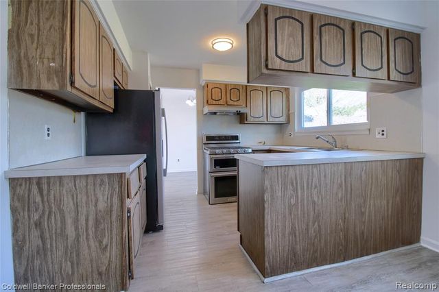 1581 Trail Drive, Trenton, MI 48183