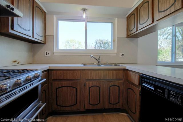 1581 Trail Drive, Trenton, MI 48183