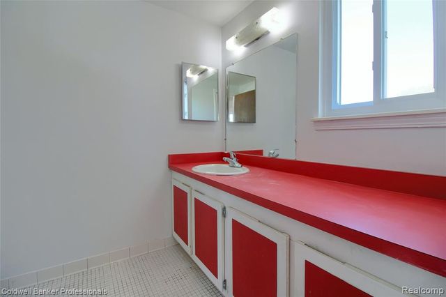 1581 Trail Drive, Trenton, MI 48183