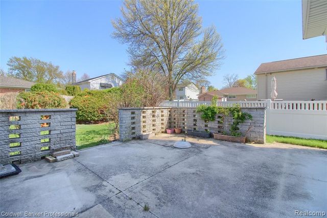 1581 Trail Drive, Trenton, MI 48183