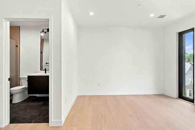 22 High Street 4, Boston, MA 02122