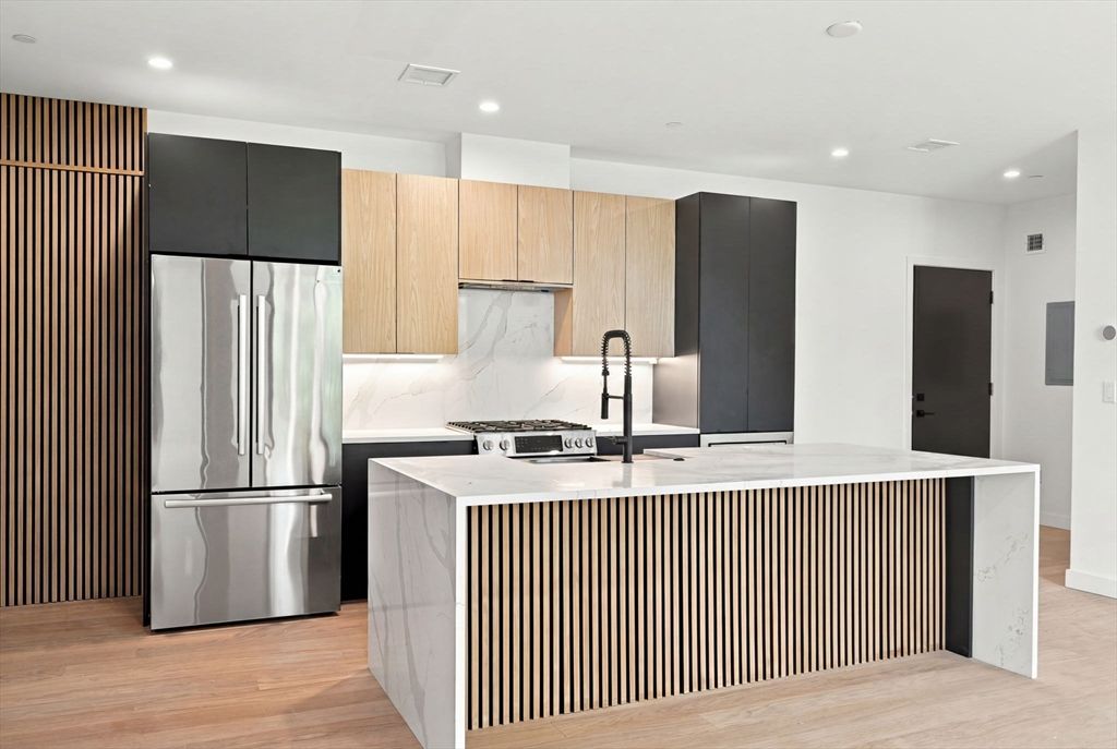 22 High Street 4, Boston, MA 02122