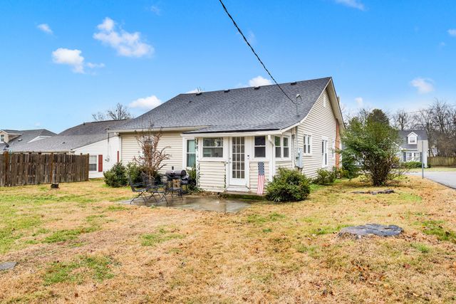 128 W Jackson St, Gallatin, TN 37066