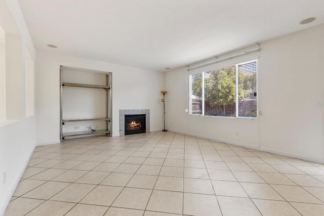 238 Romanov Ct, Patterson, CA 95363