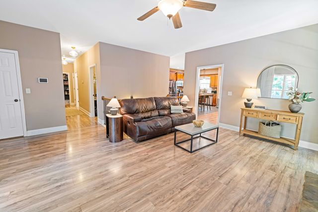 1210 Buckeye Rd, Fayetteville, TN 37334