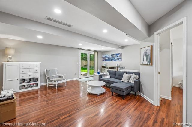 2787 Riverside Drive, Waterford, MI 48329