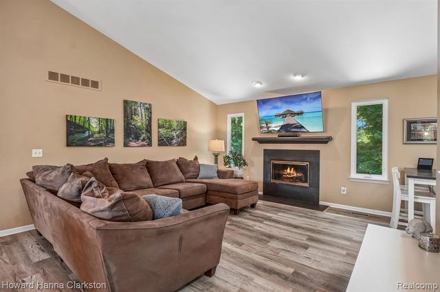 2787 Riverside Drive, Waterford, MI 48329
