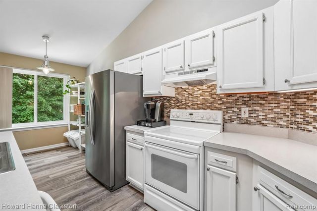2787 Riverside Drive, Waterford, MI 48329