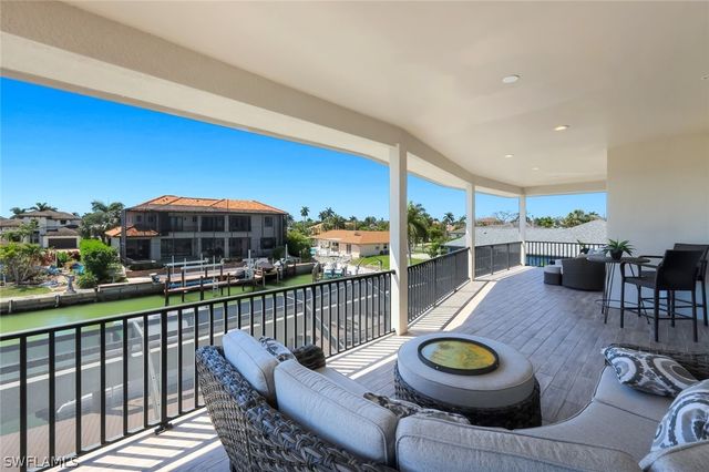 450 Pepperwood CT, Marco Island, FL 34145