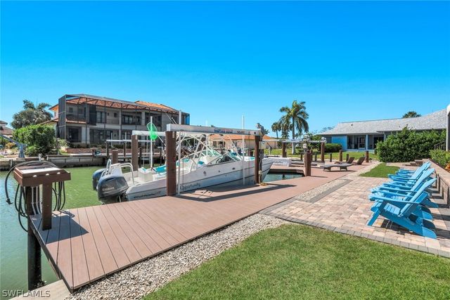 450 Pepperwood CT, Marco Island, FL 34145