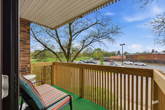 925 Spring Hill Drive 212, Northbrook, IL 60062
