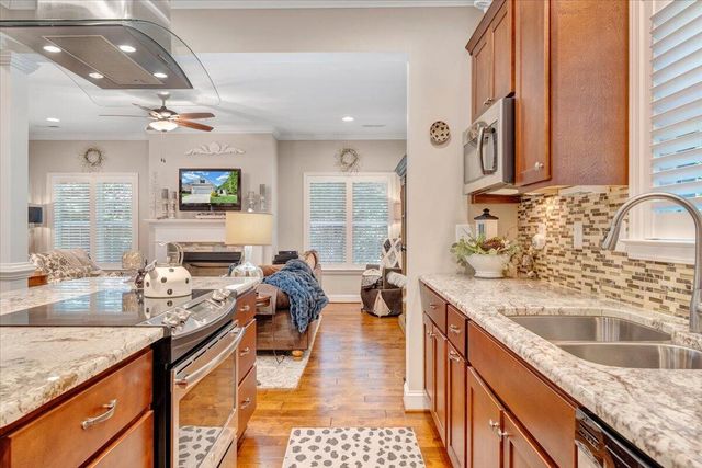 3601 Colonial Court DR, Roanoke, VA 24018