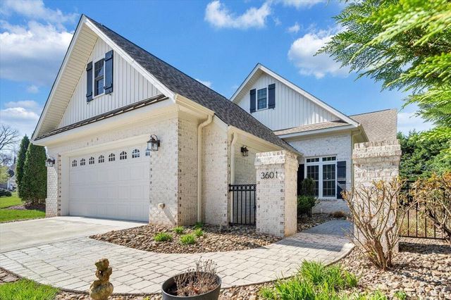 3601 Colonial Court DR, Roanoke, VA 24018