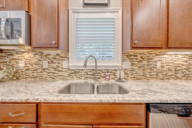 3601 Colonial Court DR, Roanoke, VA 24018