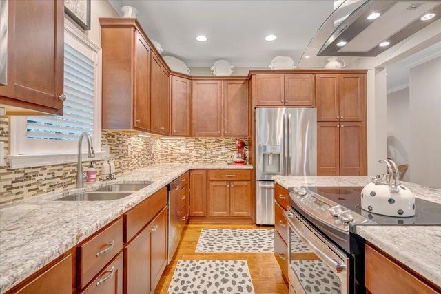 3601 Colonial Court DR, Roanoke, VA 24018