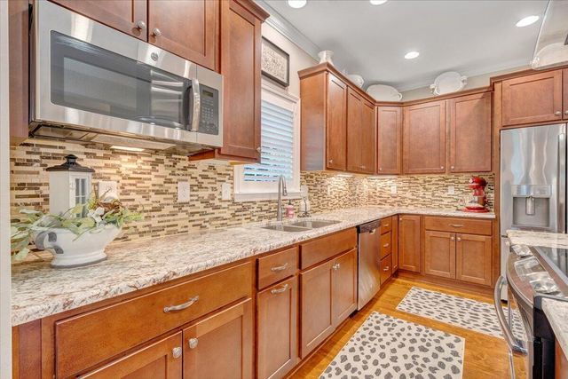 3601 Colonial Court DR, Roanoke, VA 24018