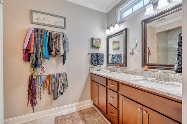 3601 Colonial Court DR, Roanoke, VA 24018